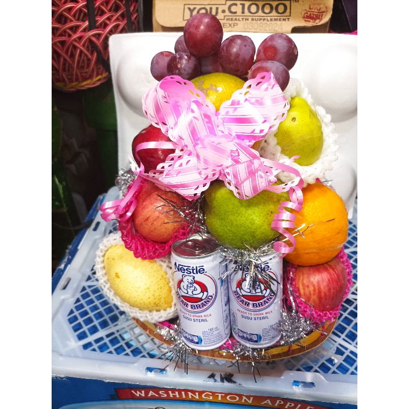

parcel buah plus minuman susu beruang