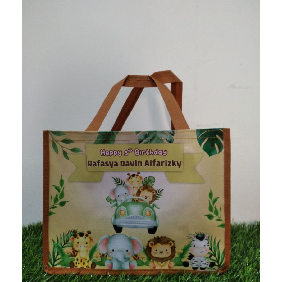 

Tas Ultah Mika / Tas Ulang Tahun Mika / Goodiebag Ultah Mika UK 25x13x20