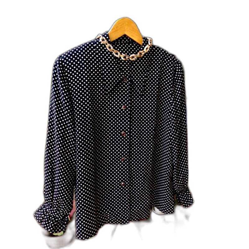 blouse hitam polkadot