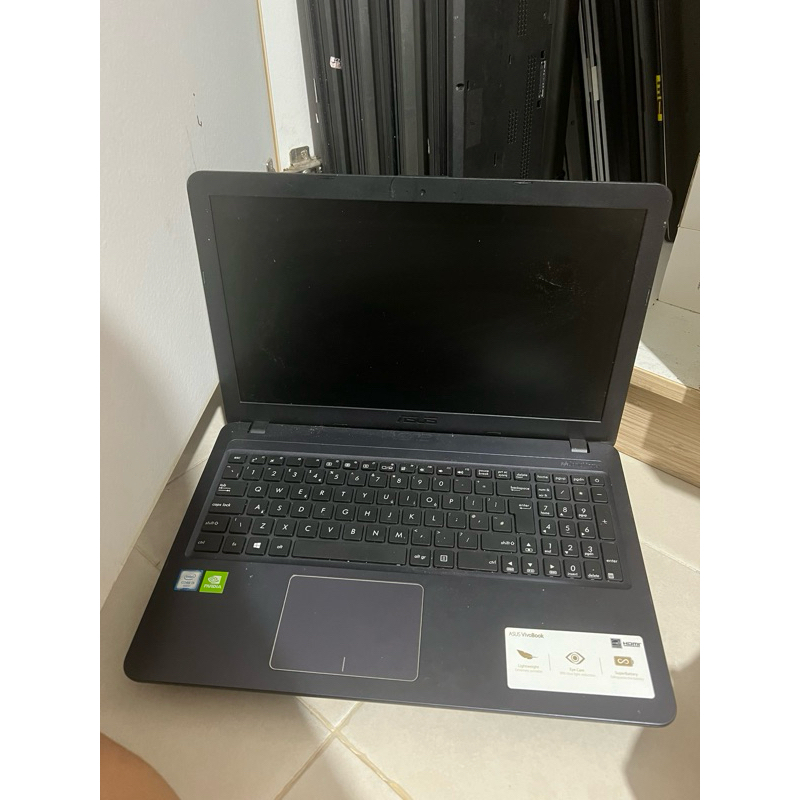 LAPTOP ASUS X540 CORE I5 SSD 256 RAM 4 GB NORMAL