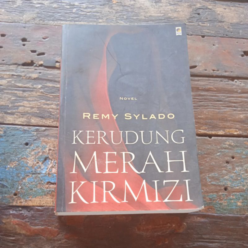 Novel Kerudung Merah Kirmizi