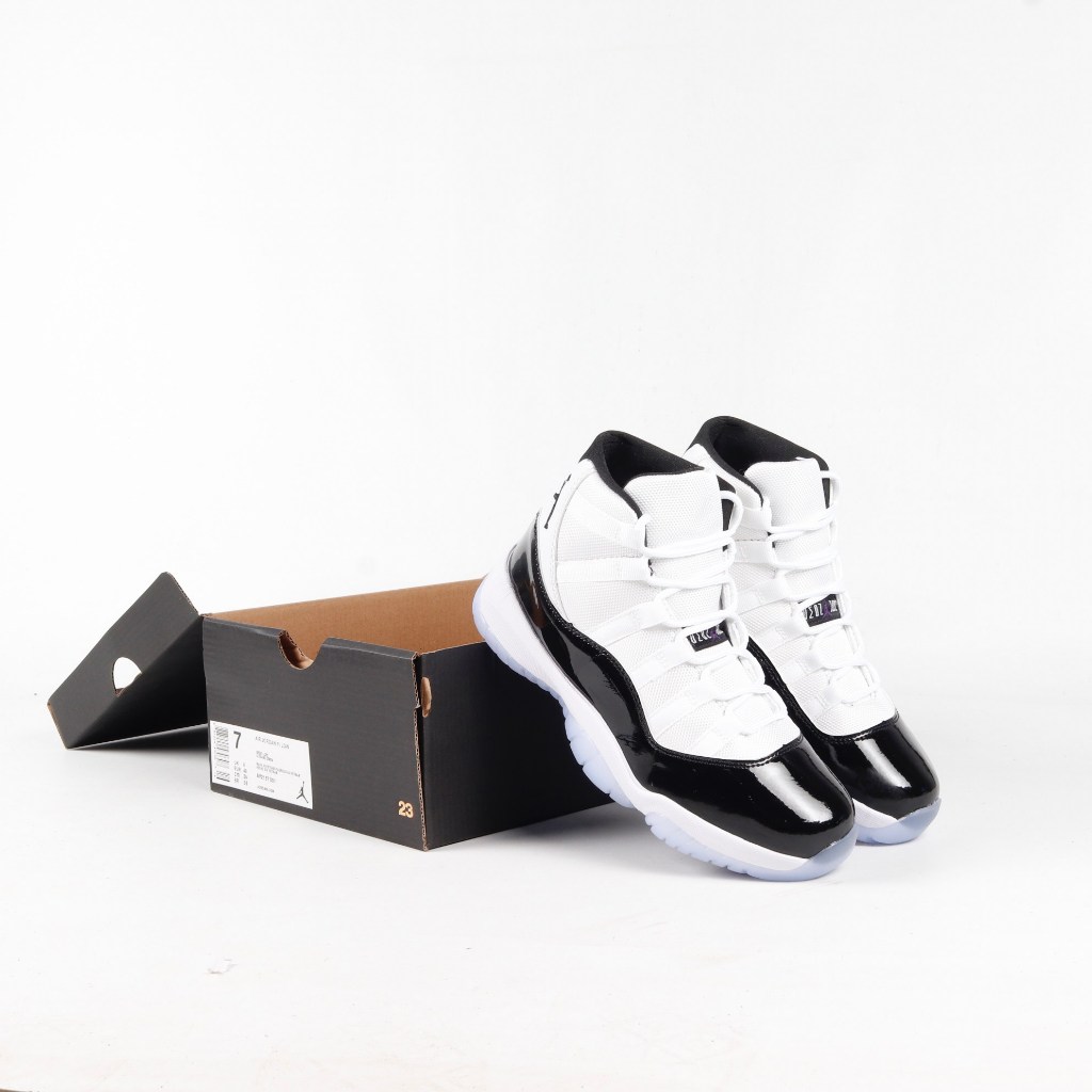 Sepatu Nike Air Jordan 11 Retro Concord White