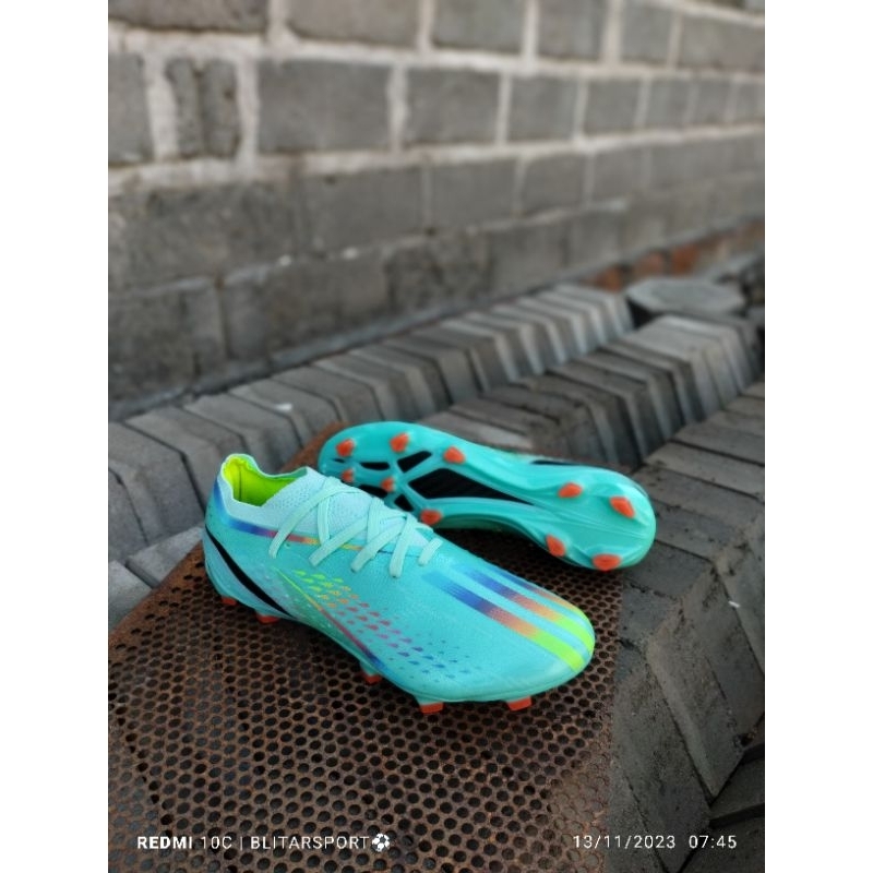 Sepatu bola Adidas speedportal