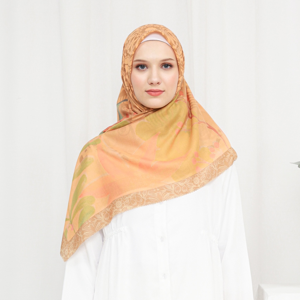 Hijab Motif Medallion - Gold Rakhma