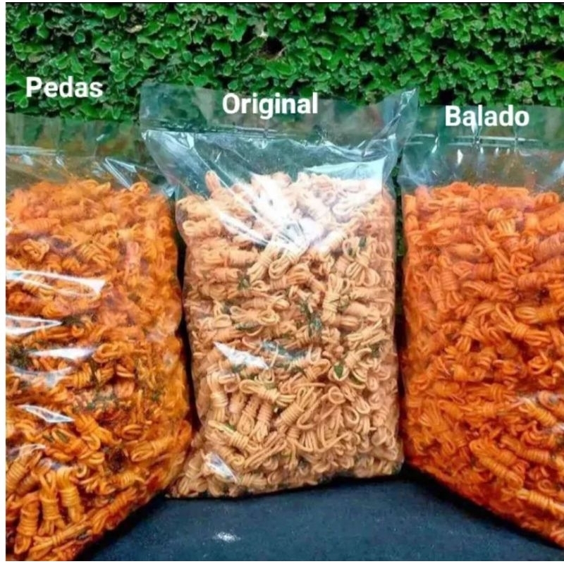 

Mie gulung uwel viral pedas daun jeruk isi 1.kilo Mie gulung lilit kering pedas