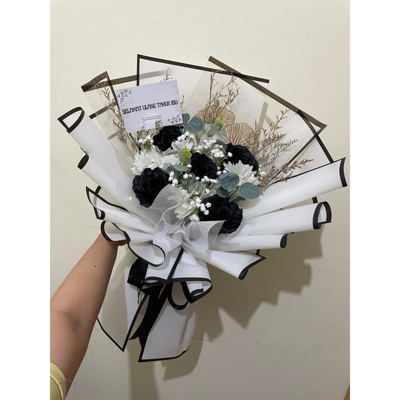 Buket ARTIFISIAL Rose Hitam mawar Black bouquet lamaran graduation wisuda