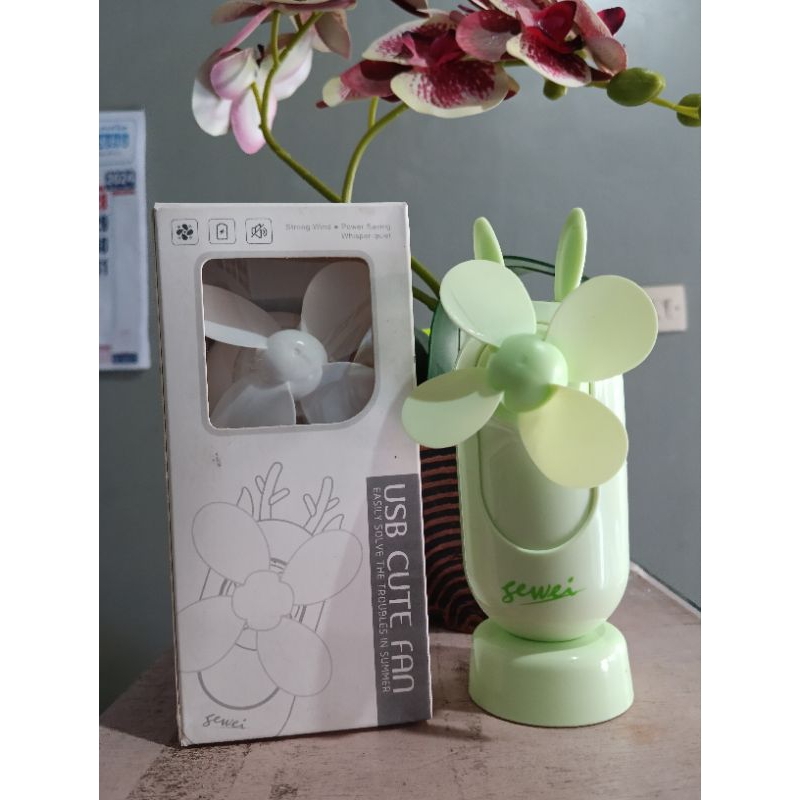 SEWEI USB CUTE FAN/ KIPAS ANGIN PORTABEL LUCU/ KIPAS ANGIN KECIL CAS BATERAI