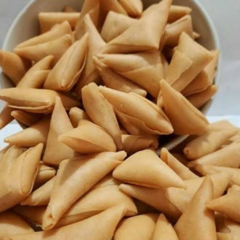 

SAMOSA KERING 500 GRAM ISI UDANG REBON KUE KERING SEGITIGA