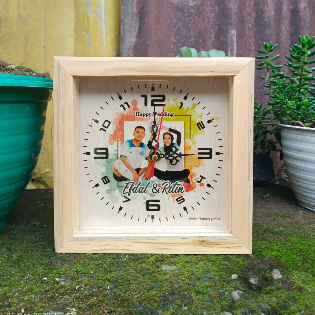 Jam dinding Kayu Custom Nama Foto Hadiah Pernikahan Unik Kado Nikah Nikahan Wedding Untuk Sahabat