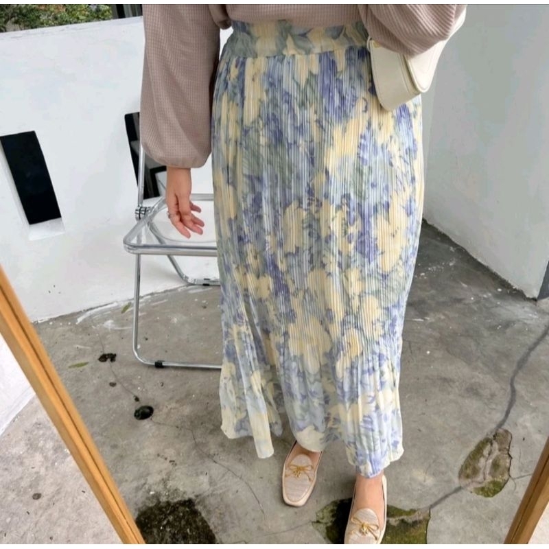 Yasmine pleats skirt OUTFIX