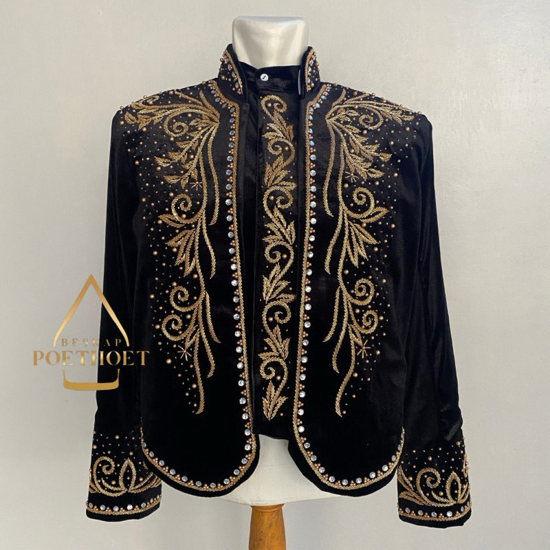 Jas beskap pengantin Jawa solo bludru hitam Payet emas gold mutiara belakang kroak free selop