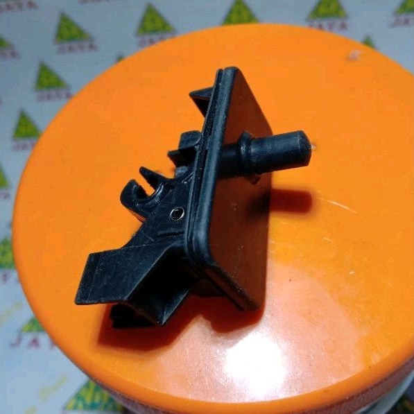 Lock Rod Knop Tonjokan Tombol Pembuka Tutup Bensin Nissan Datsun Go Original