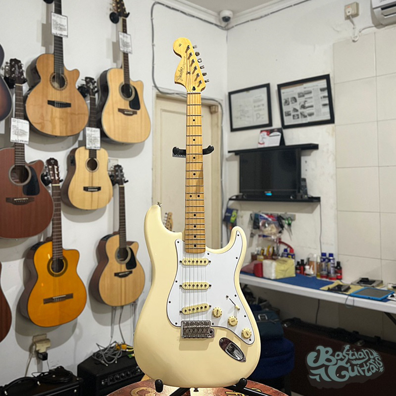 FENDER JIMI HENDRIX STRATOCASTER OLYMPIC WHITE