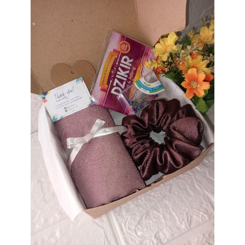 

HAMPERS HIJAB || HAMPERS WEDDING || HAMPERS ULANG TAHUN || HAMPERS WISUDA || HAMPERS GRADUATION