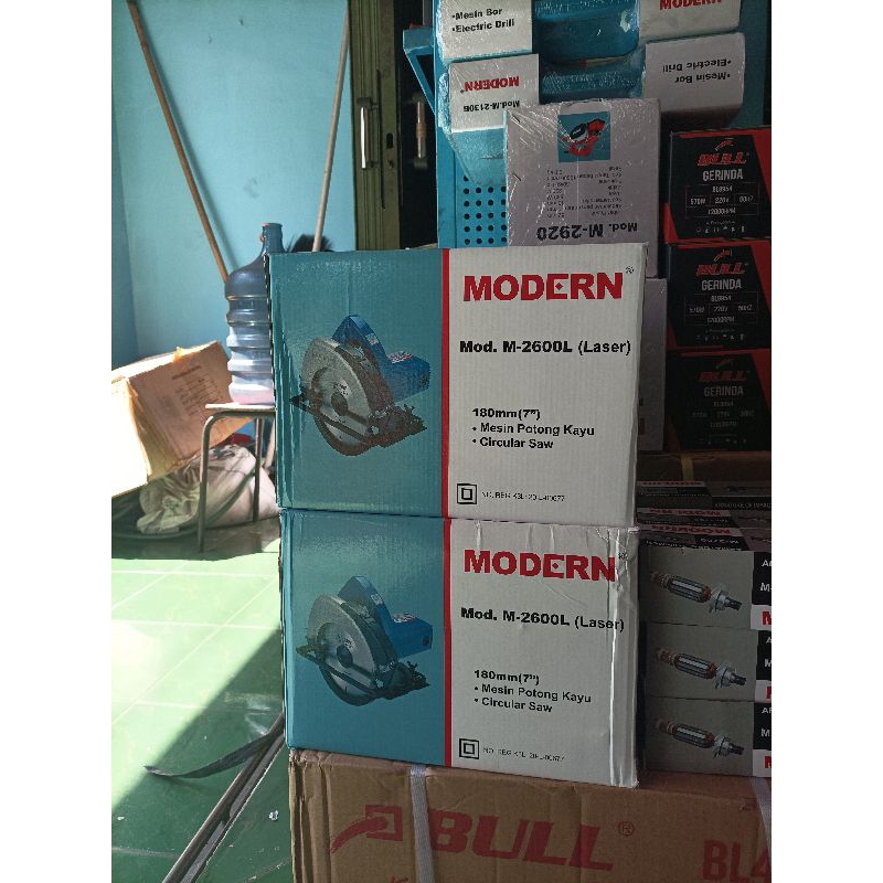 circular saw modern M2600