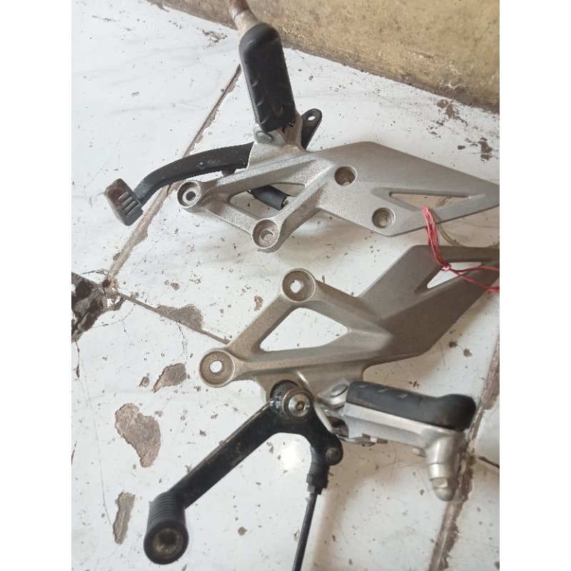 POOSTEP STEP DEPAN SEPAKET HONDA CB150R-CB150 R LED-CB150R OLD.SECOND ORIGINAL