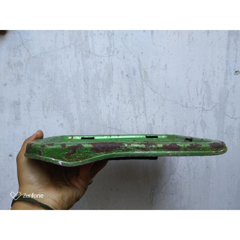 Dudukan jok tatakan jok belakang vespa original bekas