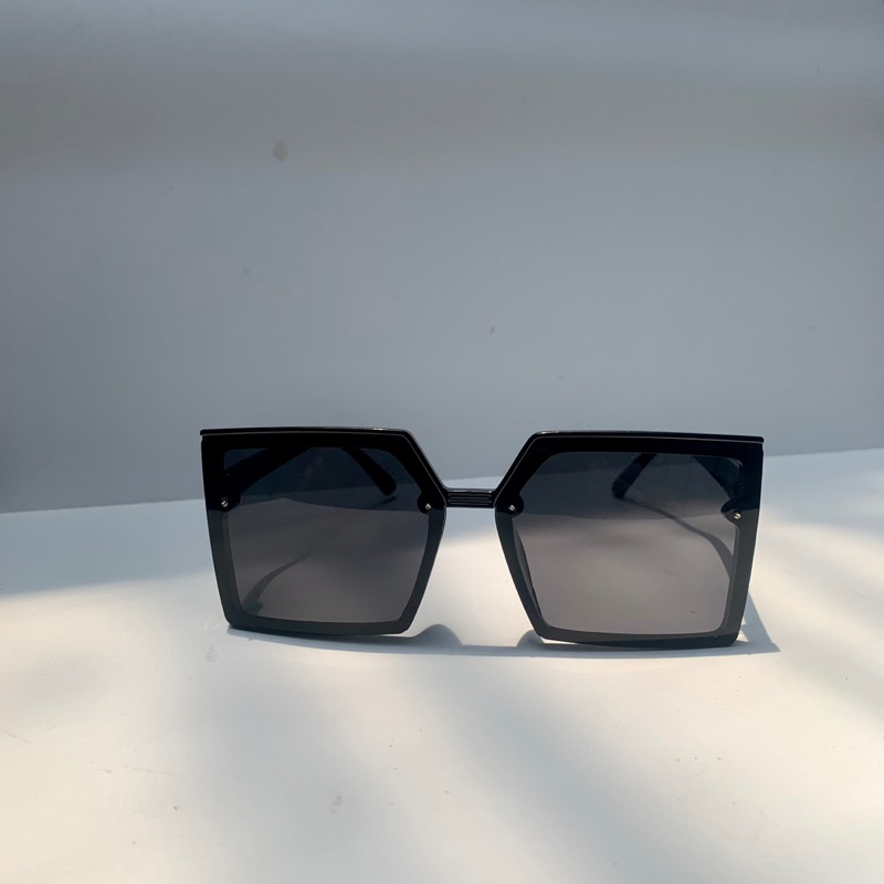 Nearme - Hermes Kacamata Hitam Wanita Keren Kekinian Gaya Jennie Kaca Mata Cewek Fashion Korea Kcmat