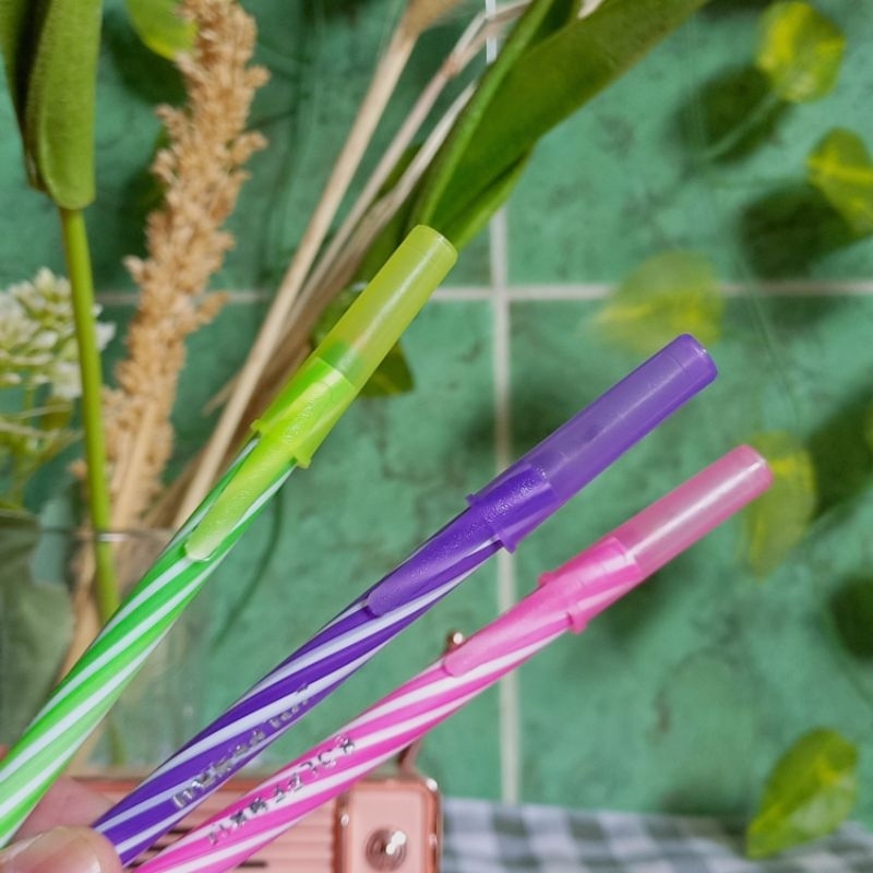 

Pulpen pelangi warna warni tinta hitam