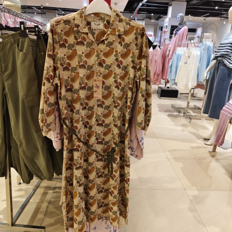 Triset tunik motif dengan tali pinggang