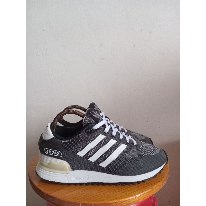 sepatu second branded adidas ZX 750
