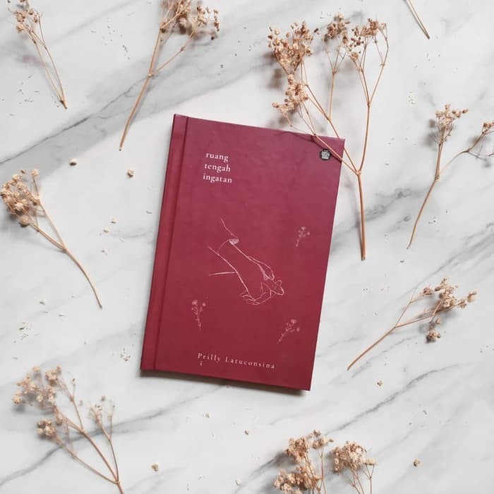 Buku Ruang Tengah Ingatan - Hard Cover - Prilly Latuconsina - Novel