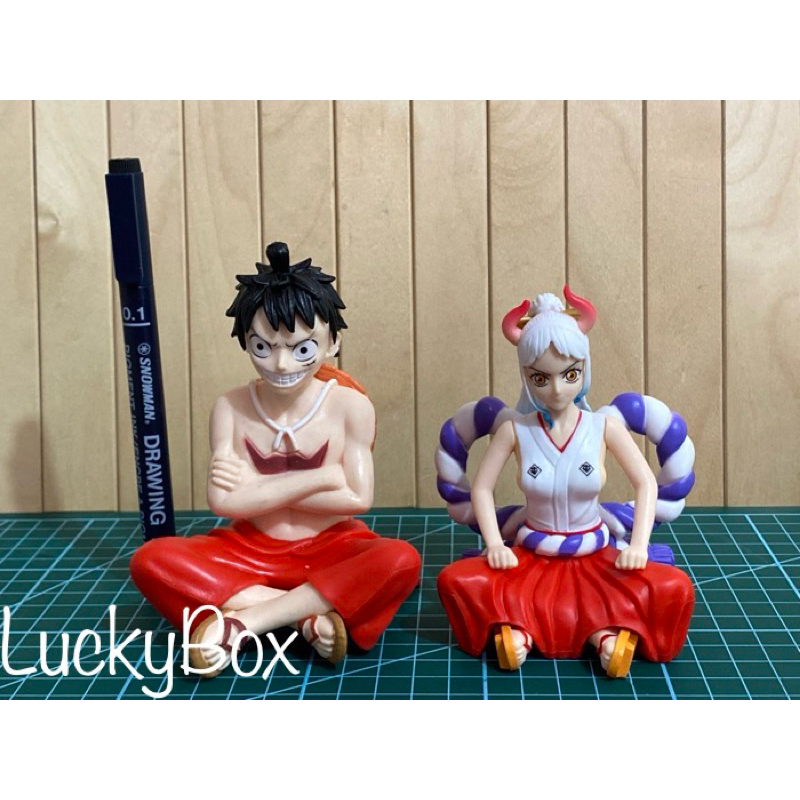 Action figure One Piece Luffy Yamato nongkrong