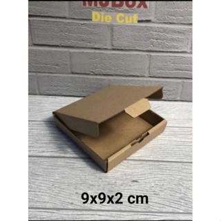 

Kardus Uk.9x9x2 cm.........Die Cut