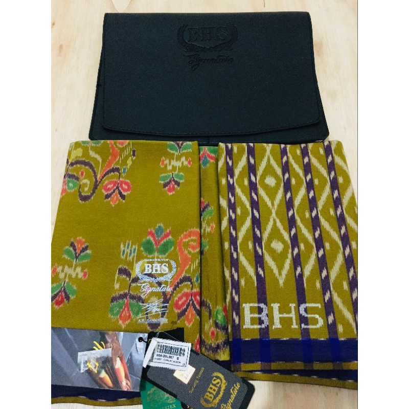 BHS Signature MST Gold