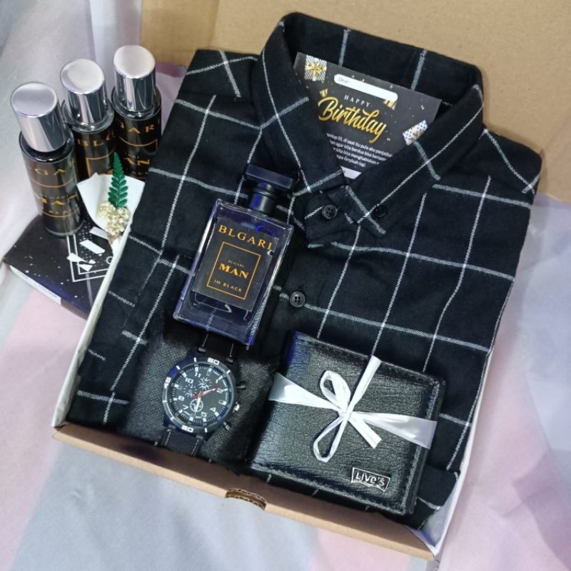 

HAMPERS GIFT BOX KEMEJA FLANEL 02 JAM TANGAN KADO WISUDA ULANG TAHUN COWO