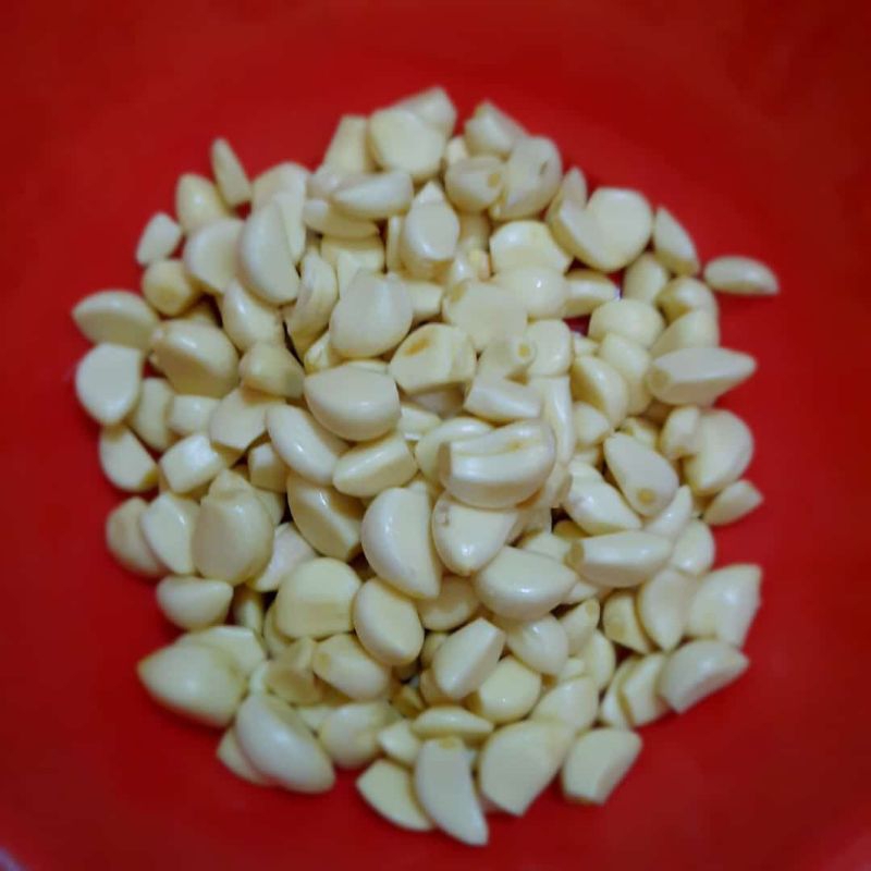 

Bawang Putih iris mentah