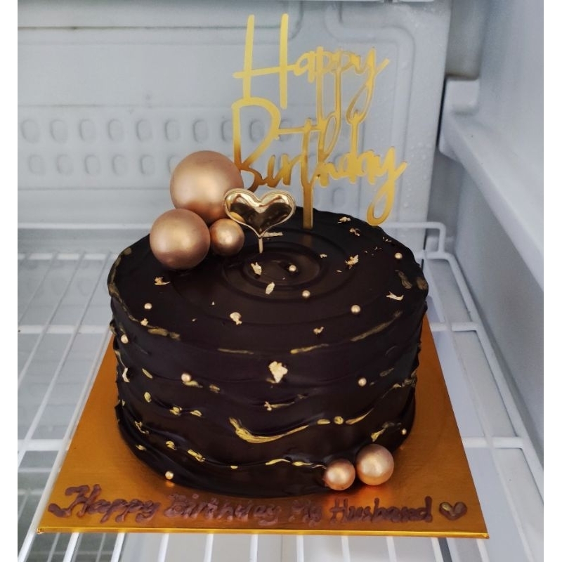 

Tart Dark Gold Aesthetic 14cm Khusus Yogyakarta Pengiriman Instan