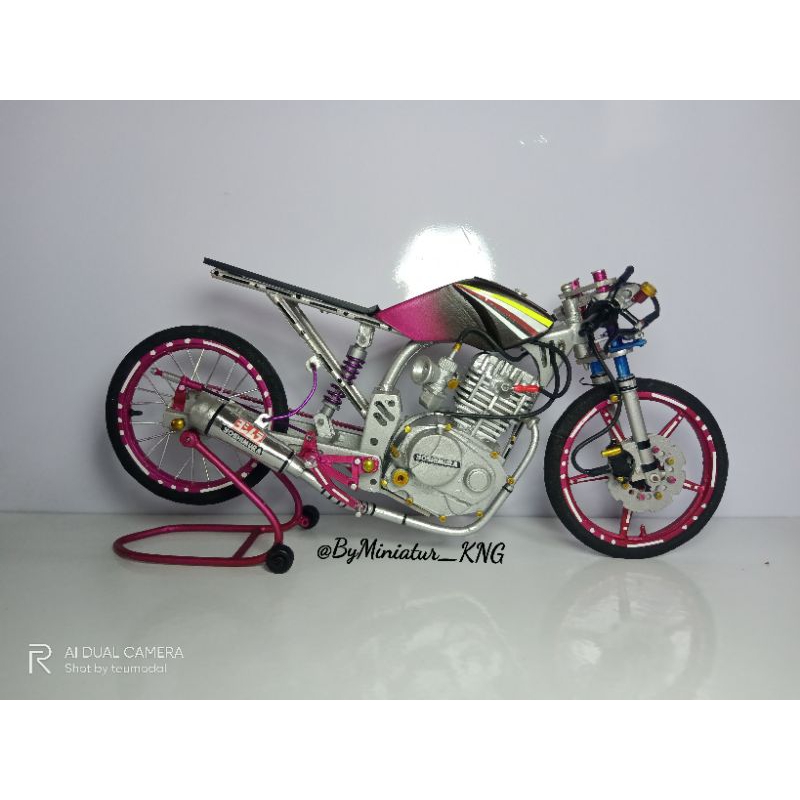 MINIATUR MOTOR BERUANG UTARA DRAG HEREX CB HANDEMADE SKALA 1:12