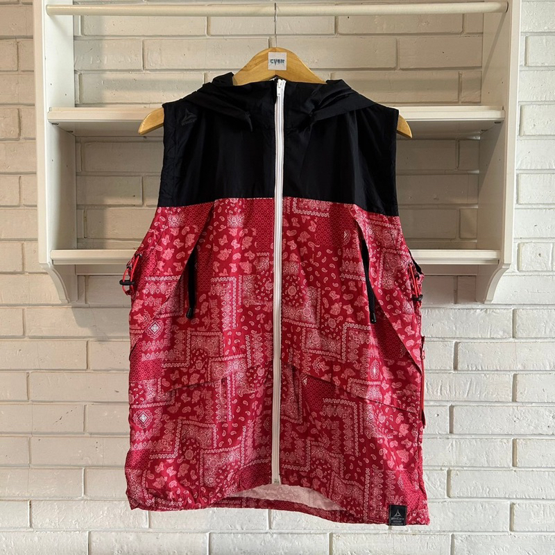 Rompi Kupluk WindCore Paisley Red