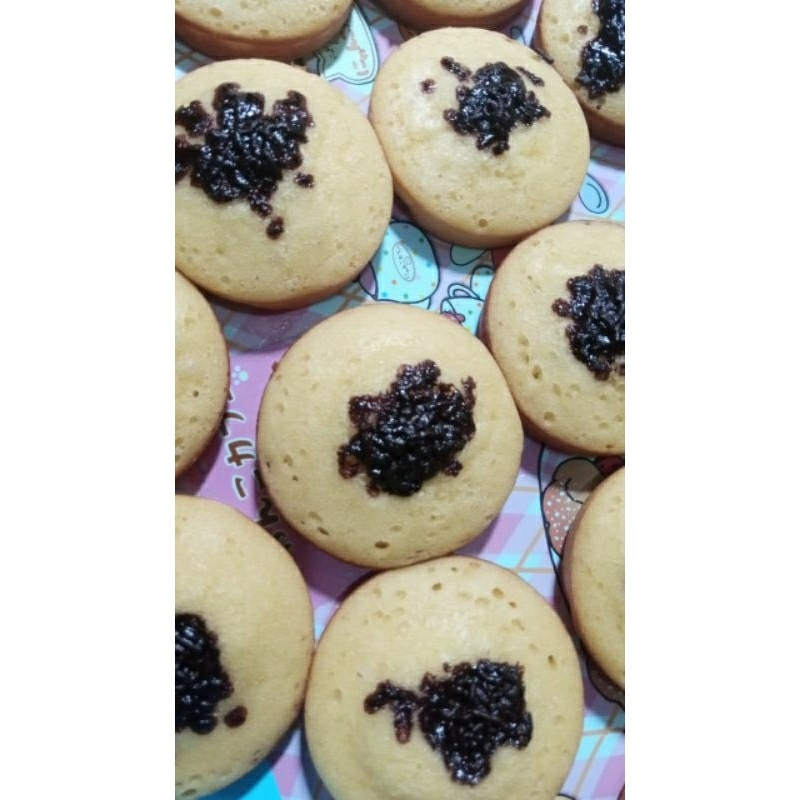 

KUE PUKIS KUE PUKIS BULAT MENUL RASA COKLAT