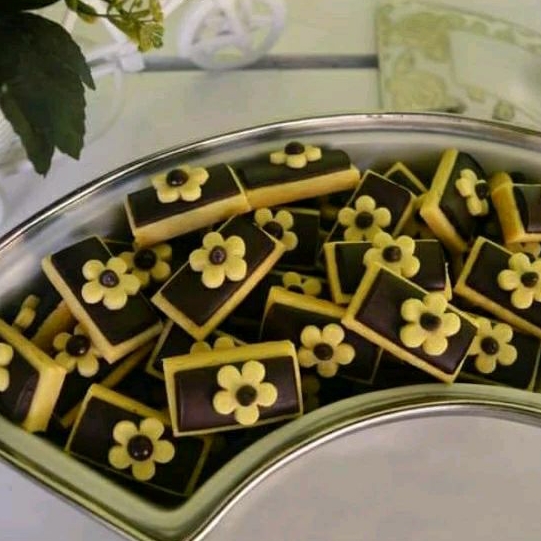 

Collata Coklat Stick 150 gr Bake Stable/Bisa Dipanggang/Filling Croissant/Isi Pastry/Dekorasi Kue