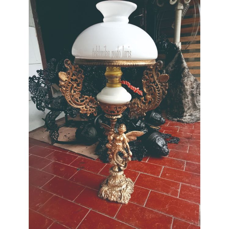 Lampu meja antik ,lampu antik,lampu hias