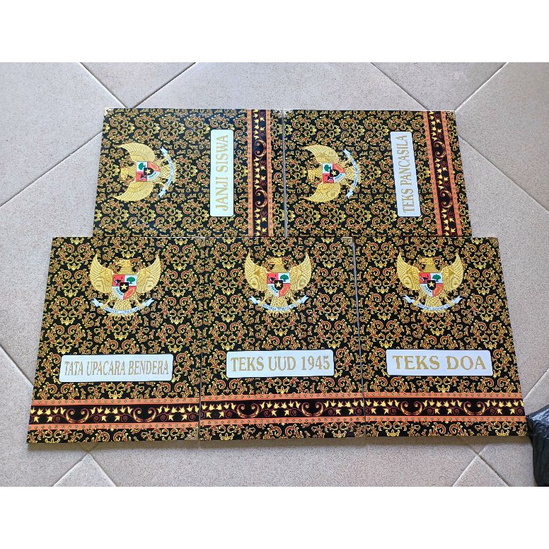 

Ready stock Map Slempang Petugas Upacara Batik Murah 1 set isi 5 map 1 slempang lengkap RSR