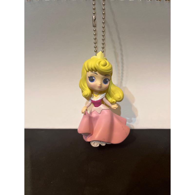 miniso disney princess gantungan kunci blind box surprise