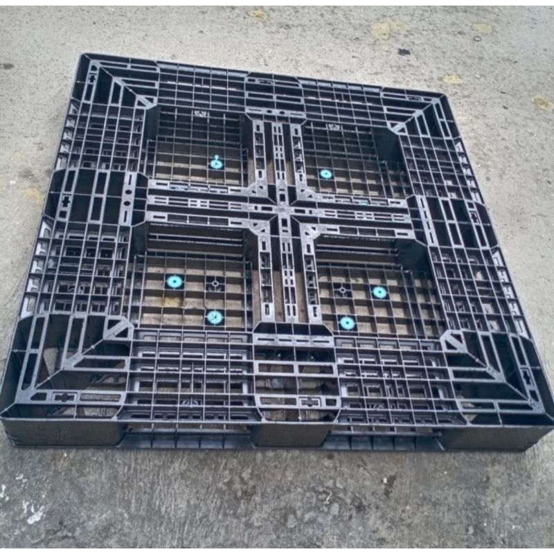 

palet plastik bekas 1kali pakek masih bagus uk 110x110x15