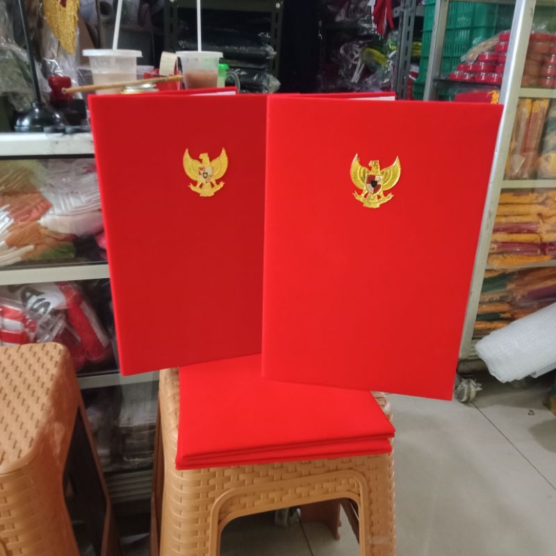 

Map bludru map upacara pancasila+garuda coating ukuran A4 ready stock