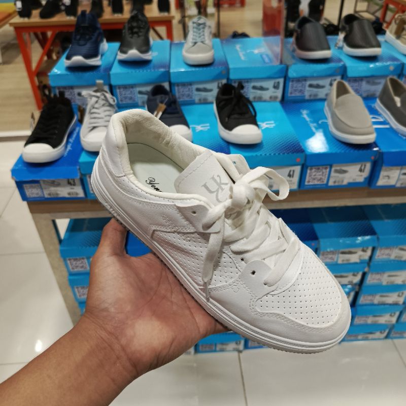 SNEAKERS FULL PUTIH BRAND YONGKI KOMALADI SNEAKERS TALI PRIA KEKINIAN STOCK TERBATAS PRODUK BERKUALI