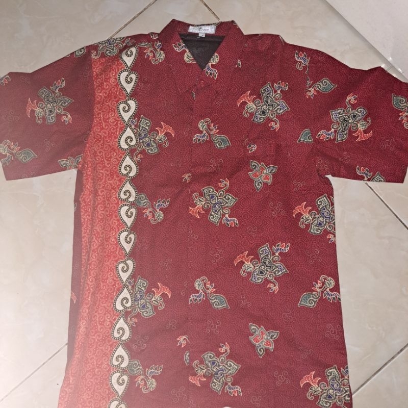 Kemeja batik pria warna merah