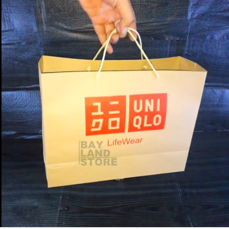 

Paper bag Uniqlo medium landscape 33 x 26 x 12 cm