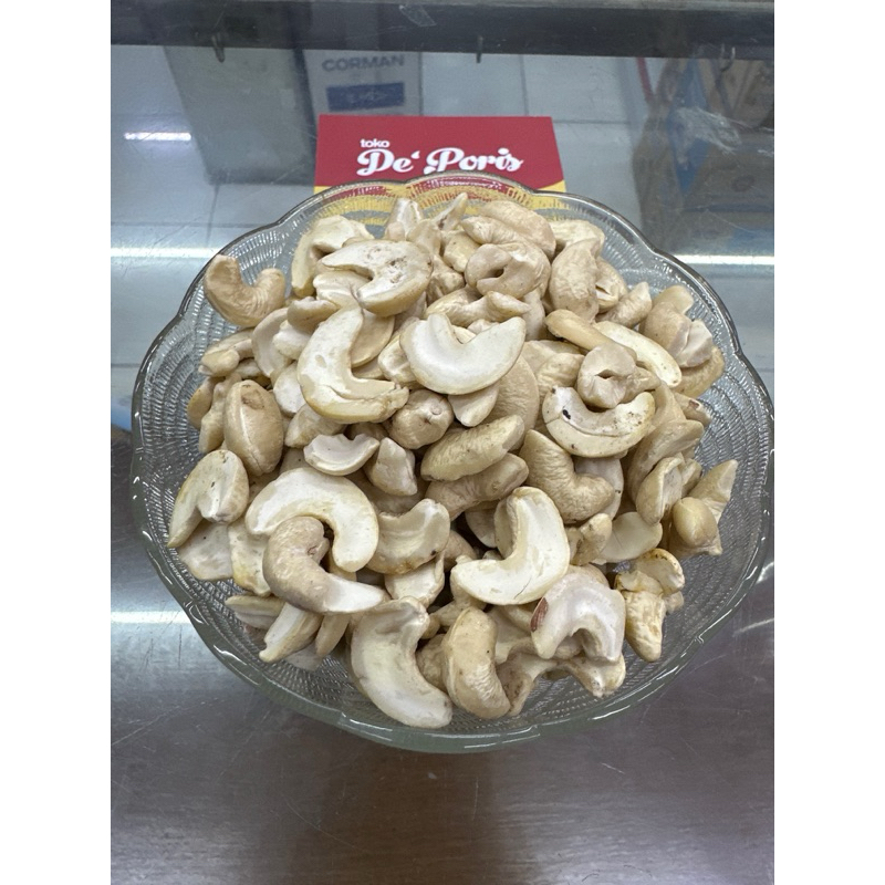 

Kacang Mede belah dua 1kg