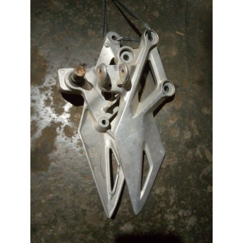 Power Fostep POSTEP DEPAN HONDA CBR 150 original bekas