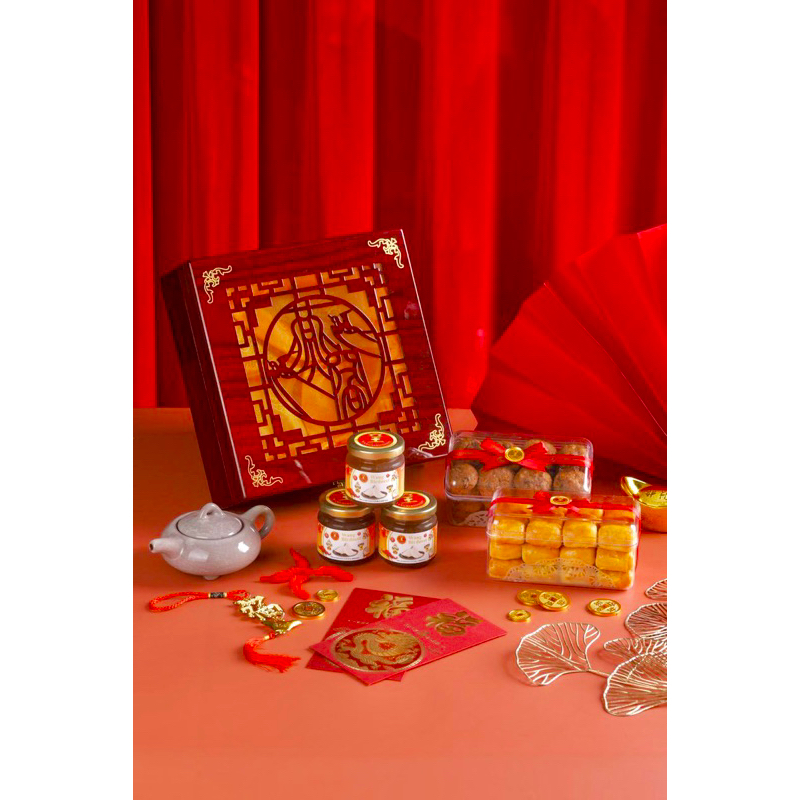 

Chinese New Year Package Cookies Wooden box