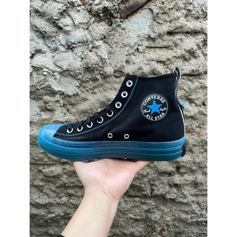RINGAN Converse CTAS Explore Hi A02811C HITAM