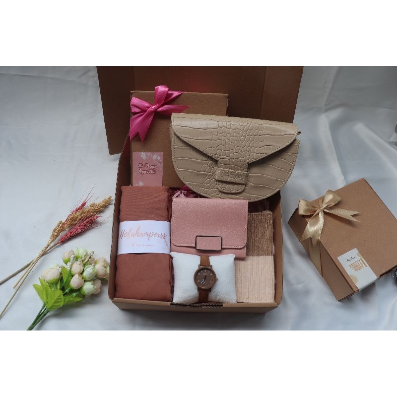 

HAMPERS CEWEK / KADO ULANG TAHUN / KADO ANNIVERSARY / HADIAH PESTA