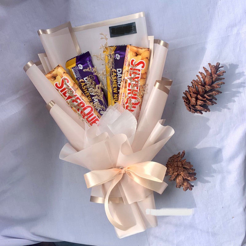 

Buket Coklat Campur (SILVERQUEEN 58 gr + DAIRY MILK 90 gr) /Buket Wisuda/Ultah/Hari Guru/Valentine